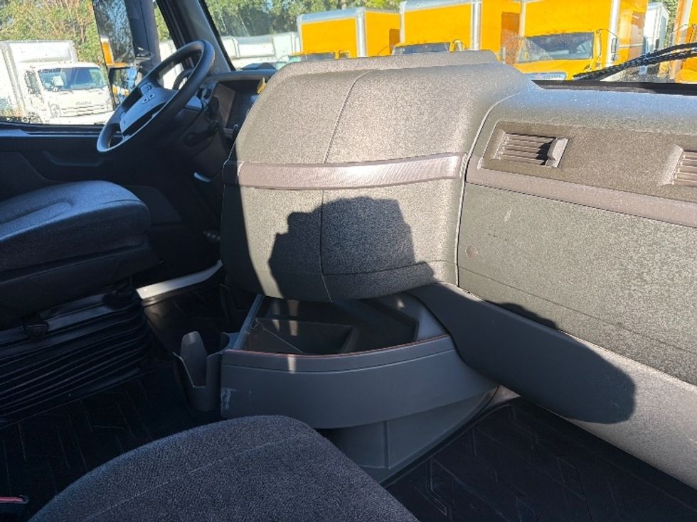 Sleeper Tractor-Heavy Duty Tractors-Volvo-2022-VNL64760-Pensacola-FL-399,898\n\t\tmiles-$ 79,750 - Image 14