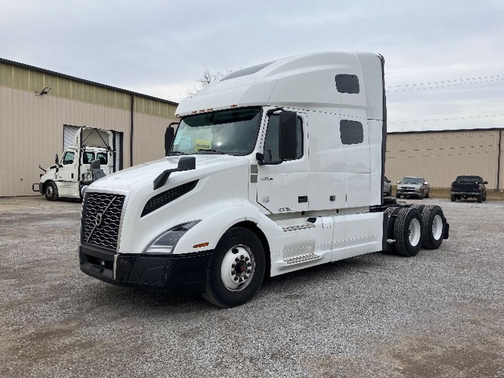 Sleeper Tractor-Heavy Duty Tractors-Volvo-2022-VNL64760-Pensacola-FL-399,898\n\t\tmiles-$ 79,750 - Image 3