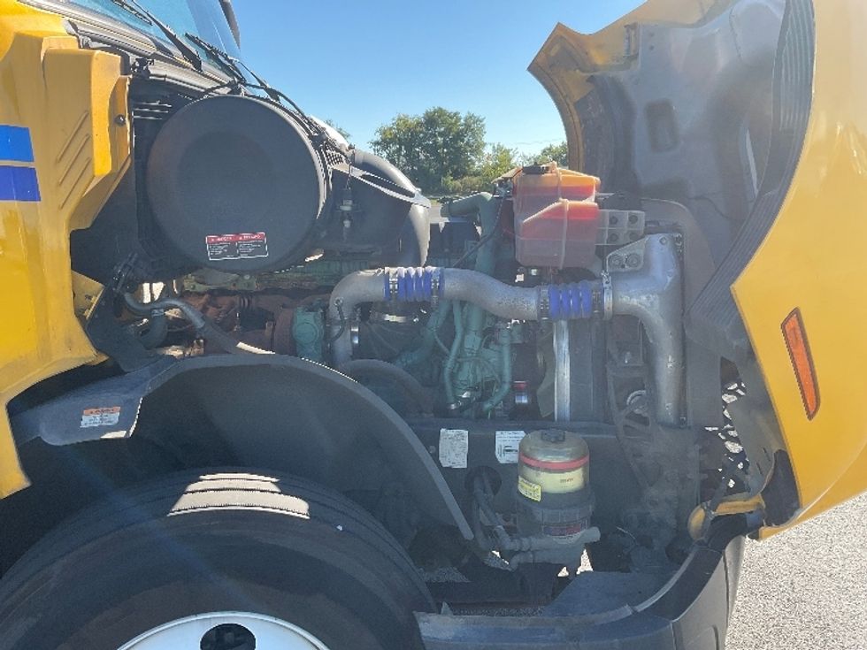 Sleeper Tractor-Heavy Duty Tractors-Volvo-2022-VNL64760-Philadelphia-PA-524,041\n\t\tmiles-$ 65,000 - Image 20