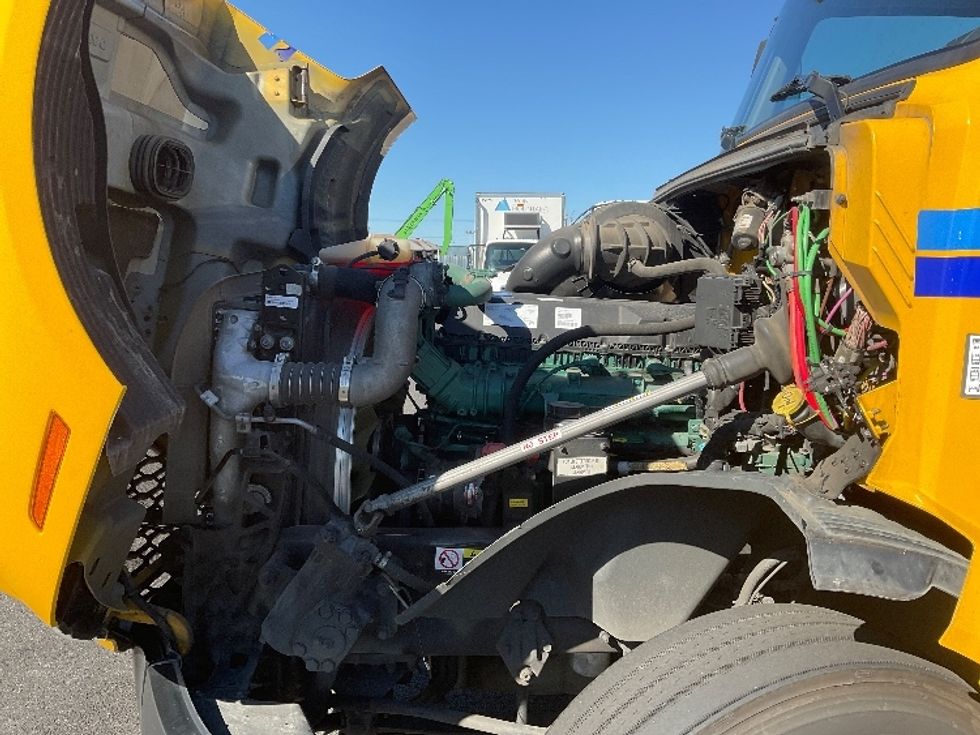 Sleeper Tractor-Heavy Duty Tractors-Volvo-2022-VNL64760-Philadelphia-PA-524,041\n\t\tmiles-$ 65,000 - Image 21