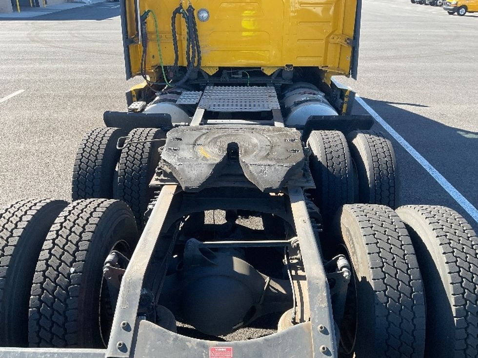 Sleeper Tractor-Heavy Duty Tractors-Volvo-2022-VNL64760-Philadelphia-PA-524,041\n\t\tmiles-$ 65,000 - Image 6