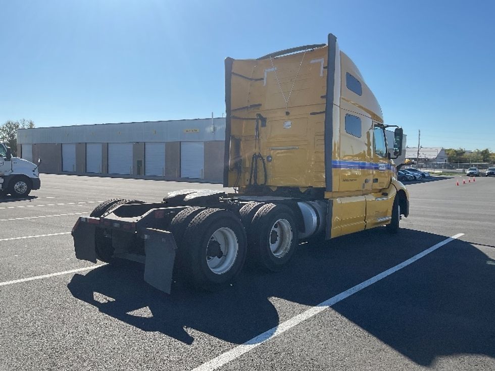 Sleeper Tractor-Heavy Duty Tractors-Volvo-2022-VNL64760-Philadelphia-PA-524,041\n\t\tmiles-$ 65,000 - Image 7
