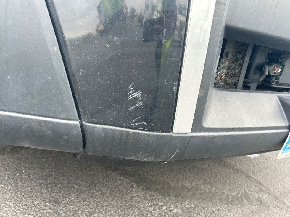 Sleeper Tractor-Heavy Duty Tractors-Volvo-2022-VNL64760-Phoenix-AZ-379,782\n\t\tmiles-$ 91,250 - Image 24