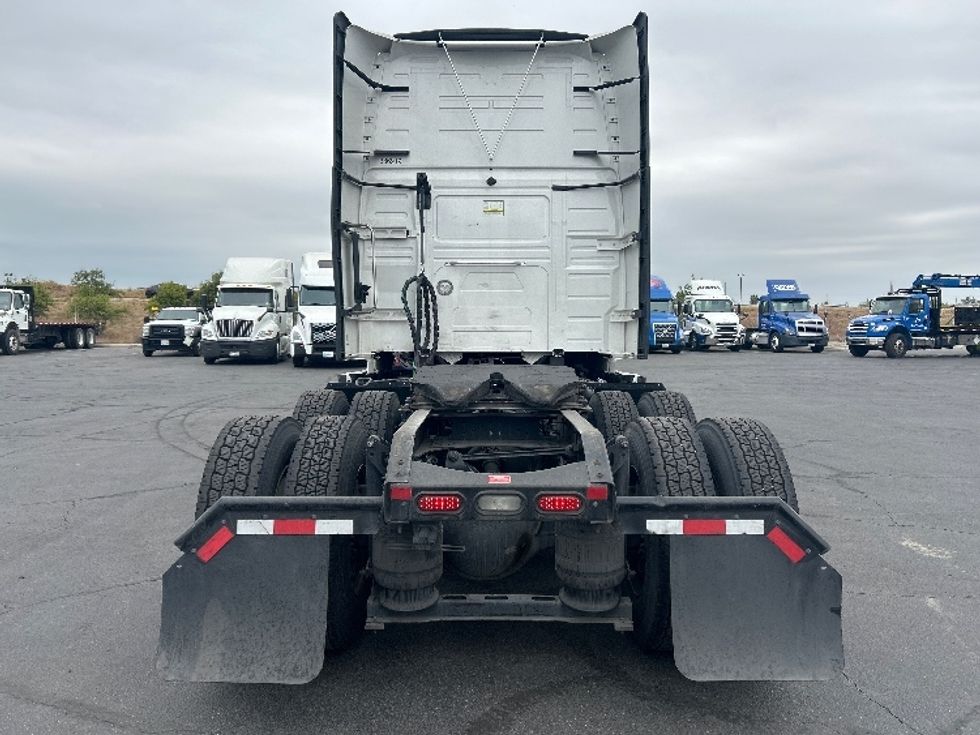 Sleeper Tractor-Heavy Duty Tractors-Volvo-2022-VNL64760-Phoenix-AZ-379,782\n\t\tmiles-$ 91,250 - Image 6