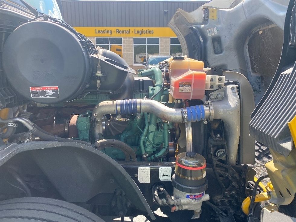 Sleeper Tractor-Heavy Duty Tractors-Volvo-2022-VNL64760-Phoenix-AZ-383,836\n\t\tmiles-$ 89,500 - Image 19