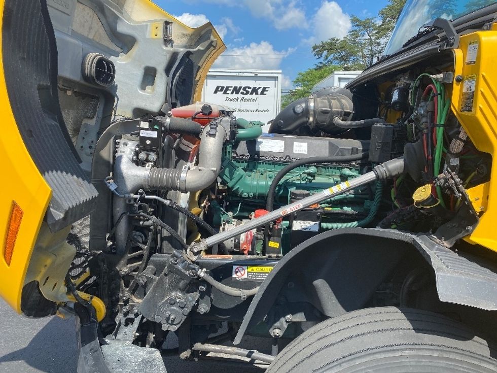 Sleeper Tractor-Heavy Duty Tractors-Volvo-2022-VNL64760-Phoenix-AZ-383,836\n\t\tmiles-$ 89,500 - Image 20