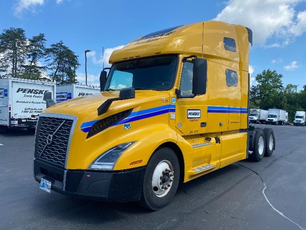 Sleeper Tractor-Heavy Duty Tractors-Volvo-2022-VNL64760-Phoenix-AZ-383,836\n\t\tmiles-$ 89,500 - Image 3