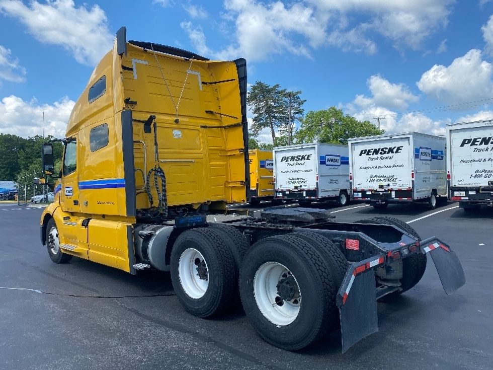 Sleeper Tractor-Heavy Duty Tractors-Volvo-2022-VNL64760-Phoenix-AZ-383,836\n\t\tmiles-$ 89,500 - Image 5