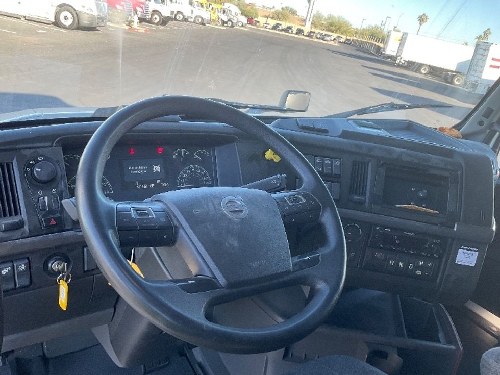 Sleeper Tractor-Heavy Duty Tractors-Volvo-2022-VNL64760-Phoenix-AZ-396,811\n\t\tmiles-$ 89,500 - Image 10