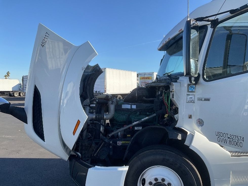 Sleeper Tractor-Heavy Duty Tractors-Volvo-2022-VNL64760-Phoenix-AZ-396,811\n\t\tmiles-$ 89,500 - Image 21