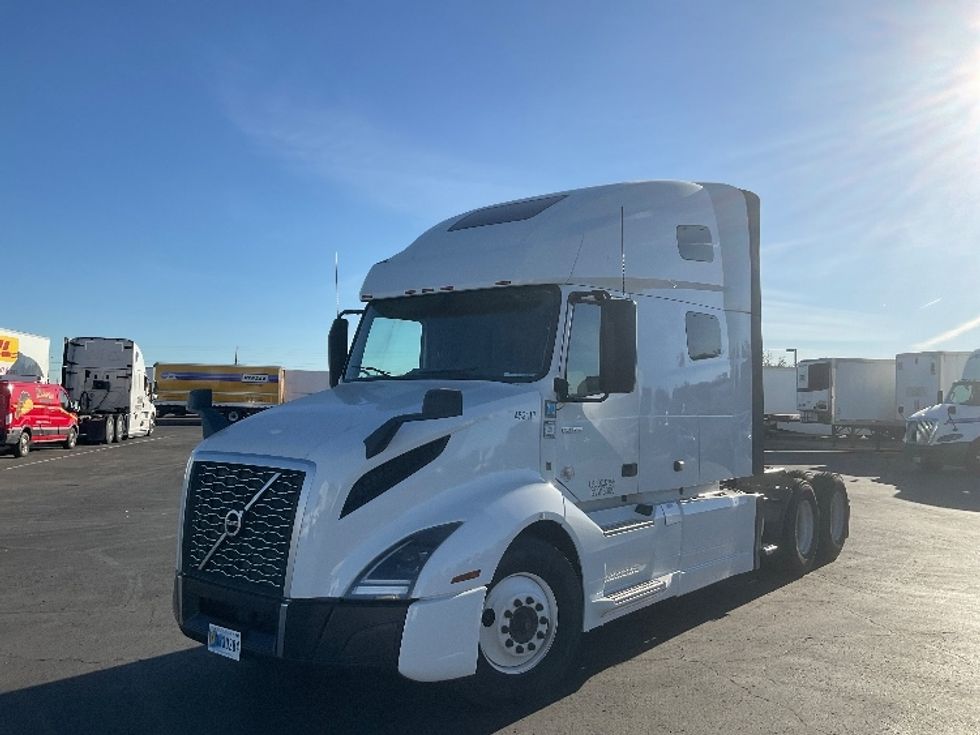 Sleeper Tractor-Heavy Duty Tractors-Volvo-2022-VNL64760-Phoenix-AZ-396,811\n\t\tmiles-$ 89,500 - Image 3
