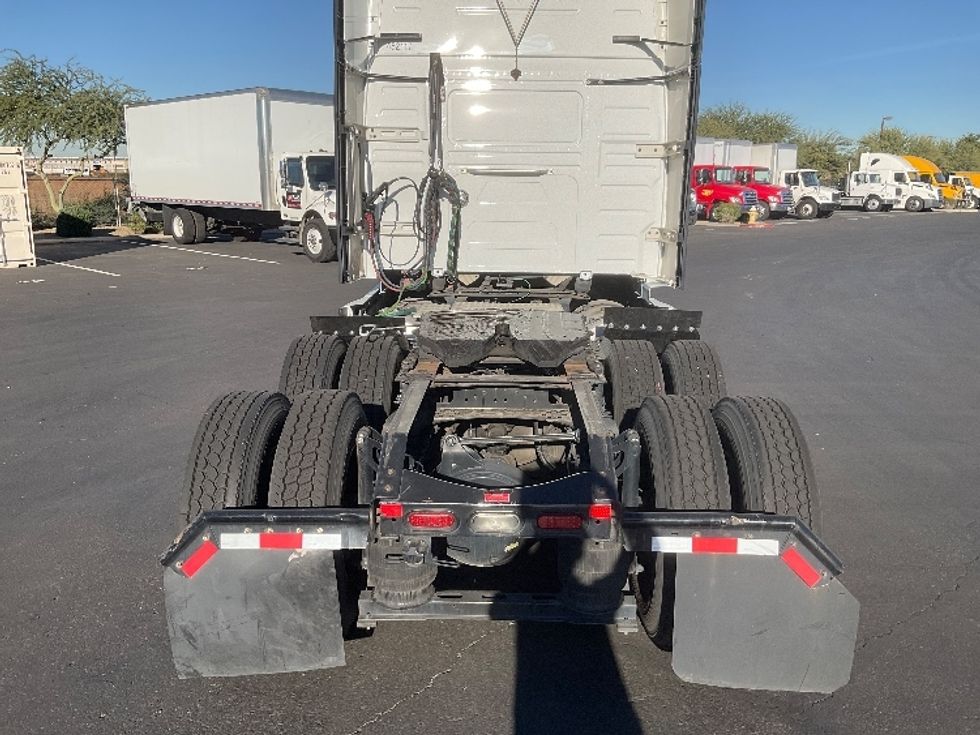 Sleeper Tractor-Heavy Duty Tractors-Volvo-2022-VNL64760-Phoenix-AZ-396,811\n\t\tmiles-$ 89,500 - Image 6