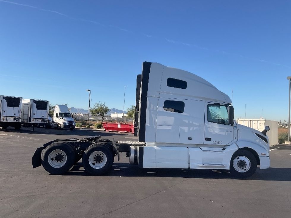 Sleeper Tractor-Heavy Duty Tractors-Volvo-2022-VNL64760-Phoenix-AZ-396,811\n\t\tmiles-$ 89,500 - Image 8