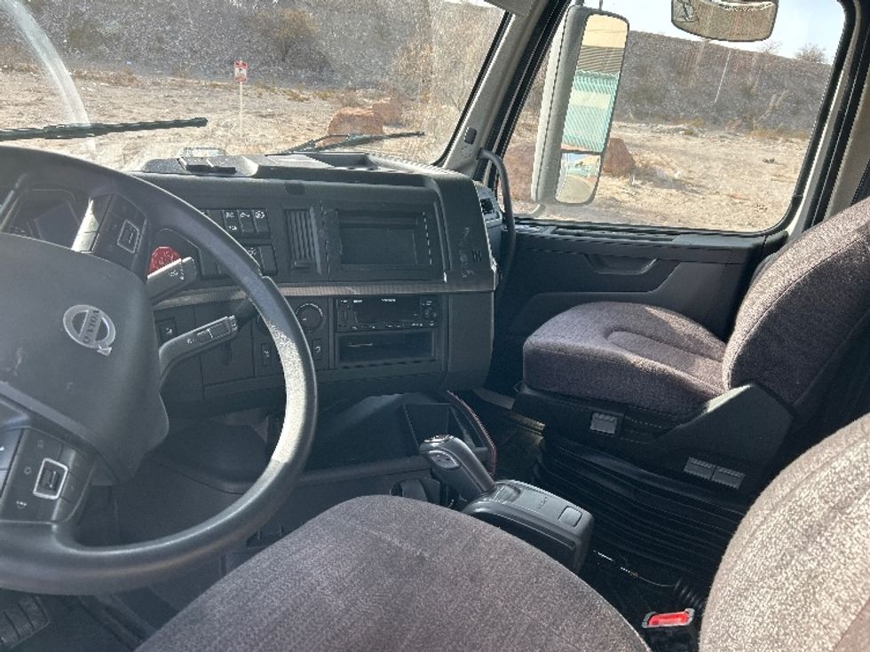 Sleeper Tractor-Heavy Duty Tractors-Volvo-2022-VNL64760-Phoenix-AZ-518,556\n\t\tmiles-$ 76,750 - Image 10