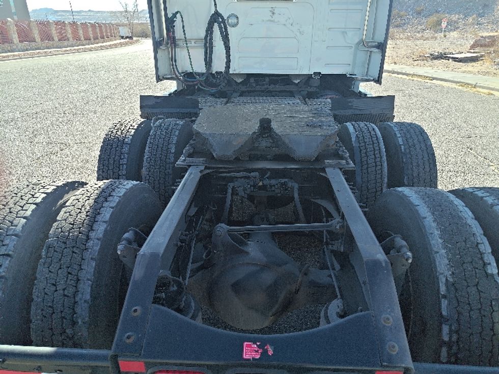 Sleeper Tractor-Heavy Duty Tractors-Volvo-2022-VNL64760-Phoenix-AZ-518,556\n\t\tmiles-$ 76,750 - Image 6