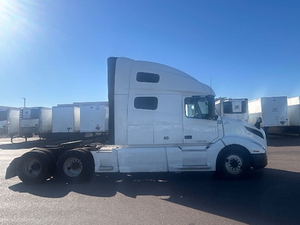 Sleeper Tractor-Heavy Duty Tractors-Volvo-2022-VNL64760-Phoenix-AZ-518,556\n\t\tmiles-$ 76,750 - Image 8