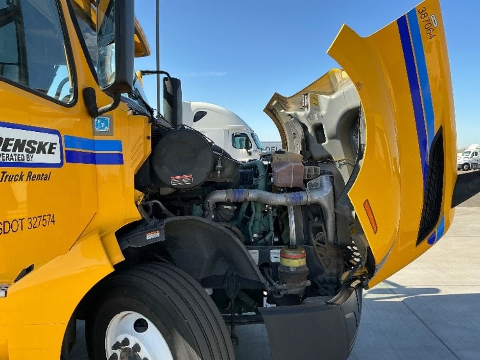 Sleeper Tractor-Heavy Duty Tractors-Volvo-2022-VNL64760-Phoenix-AZ-552,000\n\t\tmiles-$ 75,500 - Image 20