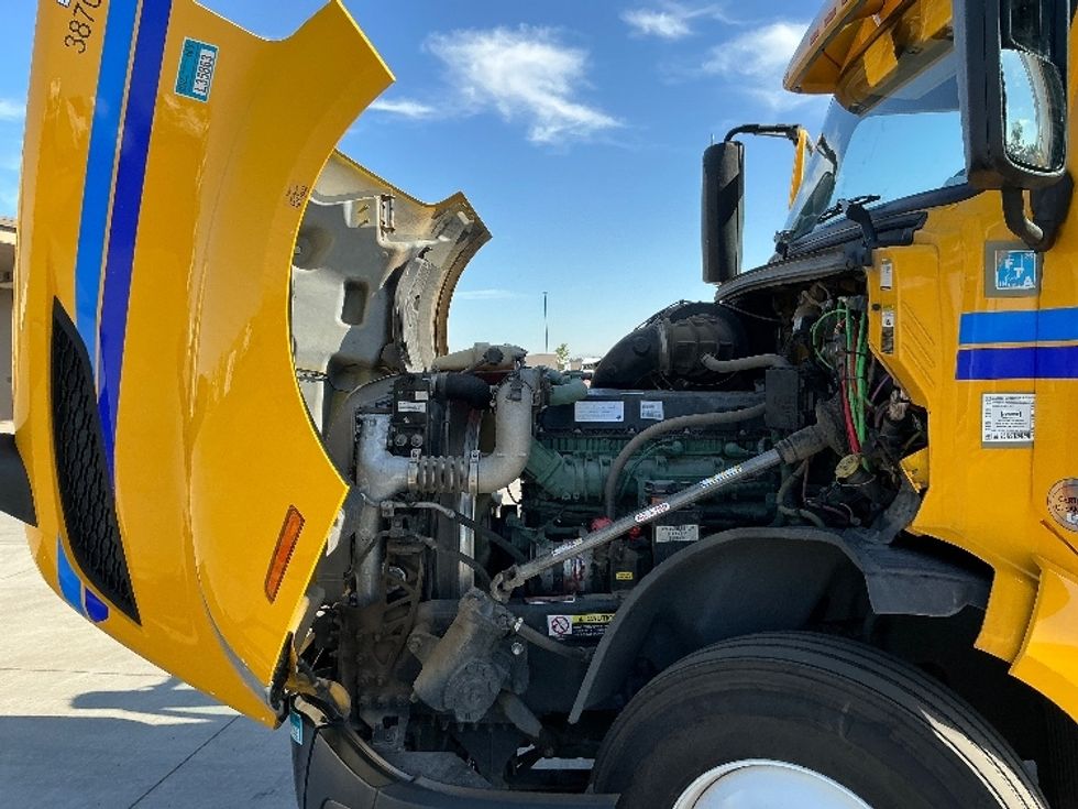 Sleeper Tractor-Heavy Duty Tractors-Volvo-2022-VNL64760-Phoenix-AZ-552,000\n\t\tmiles-$ 75,500 - Image 21