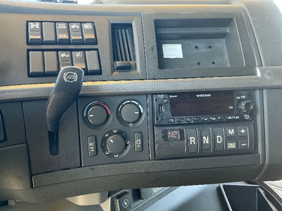 Sleeper Tractor-Heavy Duty Tractors-Volvo-2022-VNL64760-Phoenix-AZ-552,000\n\t\tmiles-$ 75,500 - Image 22