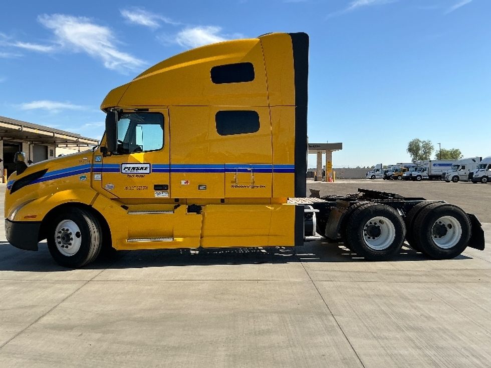 Sleeper Tractor-Heavy Duty Tractors-Volvo-2022-VNL64760-Phoenix-AZ-552,000\n\t\tmiles-$ 75,500 - Image 4