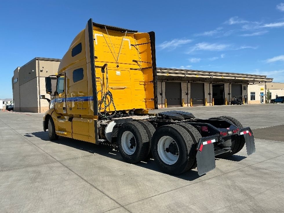 Sleeper Tractor-Heavy Duty Tractors-Volvo-2022-VNL64760-Phoenix-AZ-552,000\n\t\tmiles-$ 75,500 - Image 5