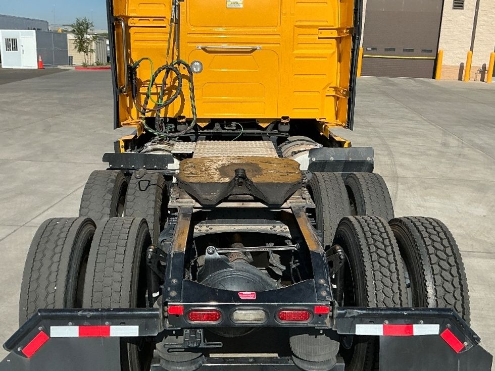 Sleeper Tractor-Heavy Duty Tractors-Volvo-2022-VNL64760-Phoenix-AZ-552,000\n\t\tmiles-$ 75,500 - Image 6