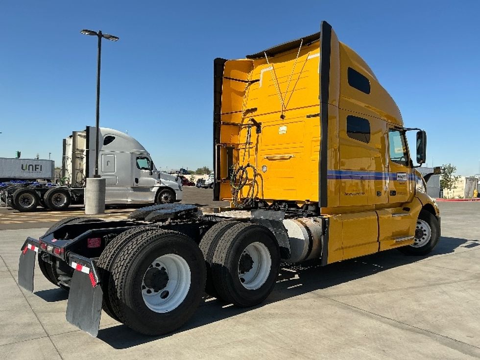 Sleeper Tractor-Heavy Duty Tractors-Volvo-2022-VNL64760-Phoenix-AZ-552,000\n\t\tmiles-$ 75,500 - Image 7