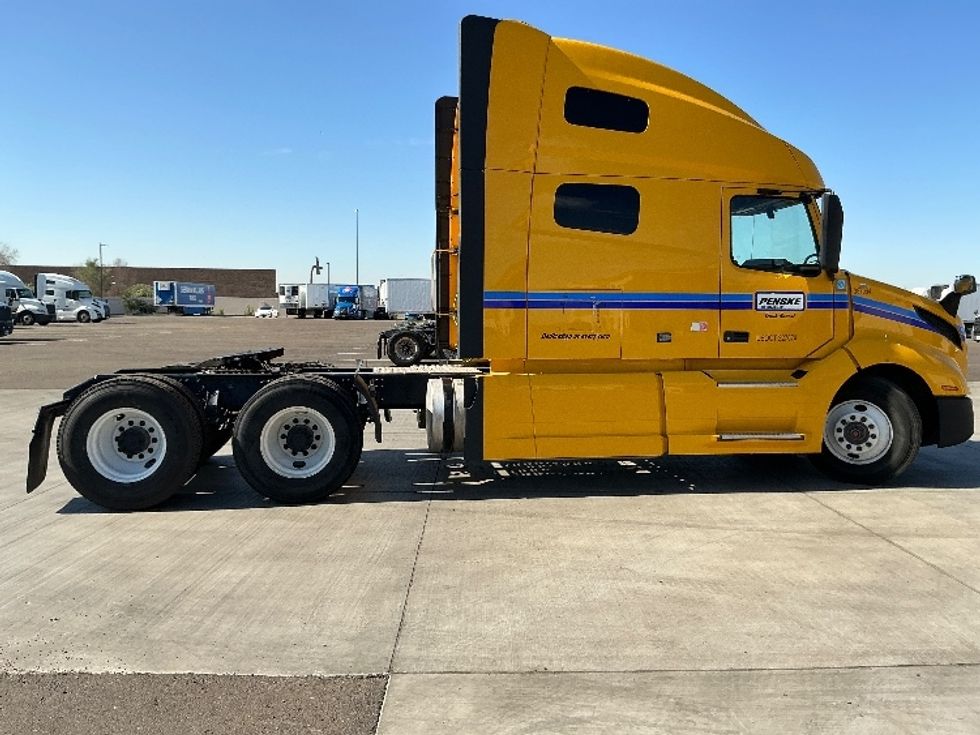 Sleeper Tractor-Heavy Duty Tractors-Volvo-2022-VNL64760-Phoenix-AZ-552,000\n\t\tmiles-$ 75,500 - Image 8