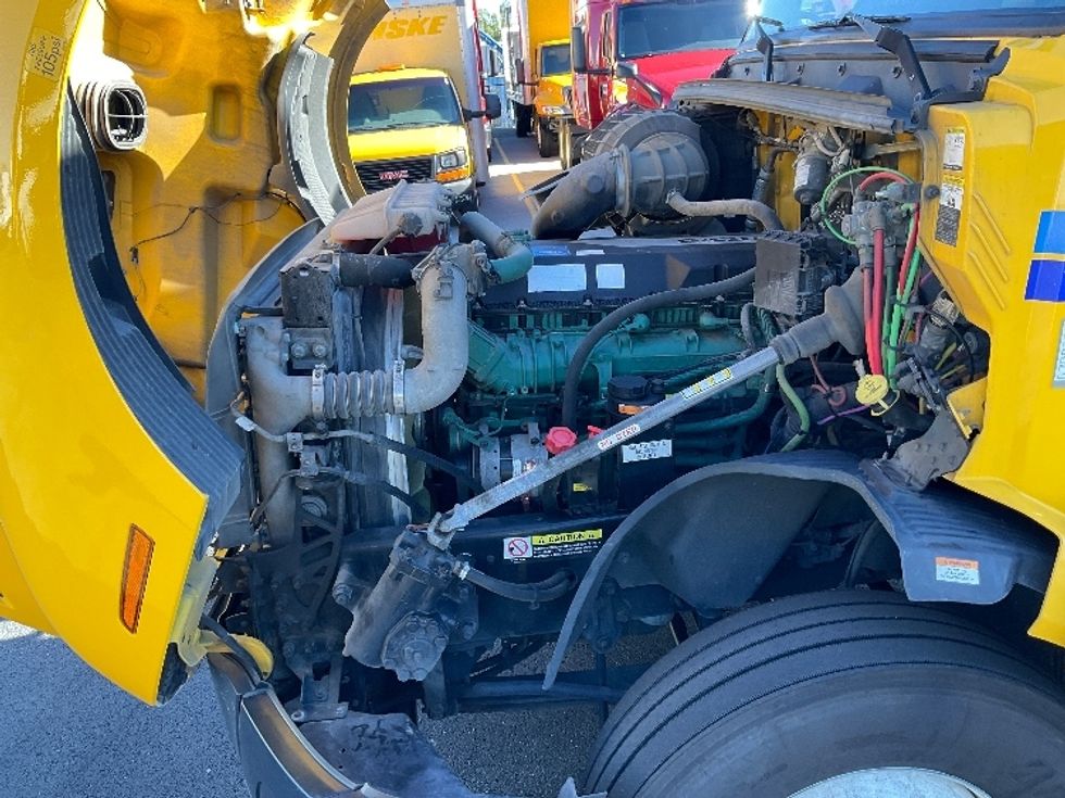 Sleeper Tractor-Heavy Duty Tractors-Volvo-2022-VNL64760-Piqua-OH-440,952\n\t\tmiles-$ 72,750 - Image 21