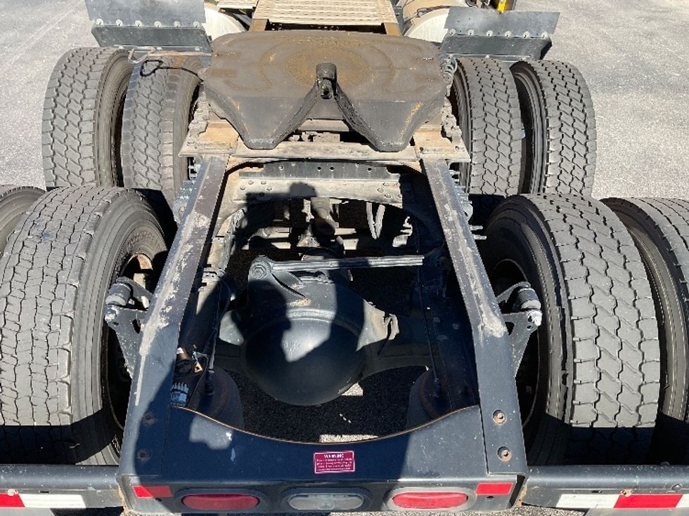 Sleeper Tractor-Heavy Duty Tractors-Volvo-2022-VNL64760-Piqua-OH-440,952\n\t\tmiles-$ 72,750 - Image 6