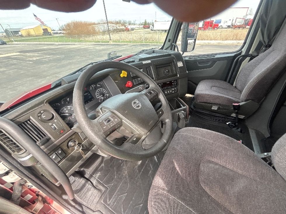 Sleeper Tractor-Heavy Duty Tractors-Volvo-2022-VNL64760-Piqua-OH-449,586\n\t\tmiles-$ 71,500 - Image 10