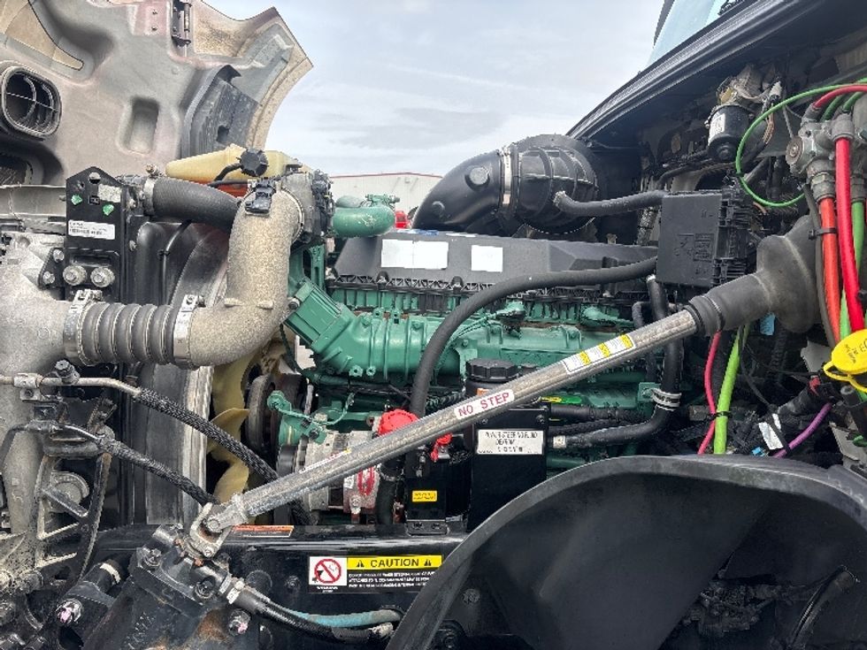 Sleeper Tractor-Heavy Duty Tractors-Volvo-2022-VNL64760-Piqua-OH-449,586\n\t\tmiles-$ 71,500 - Image 20