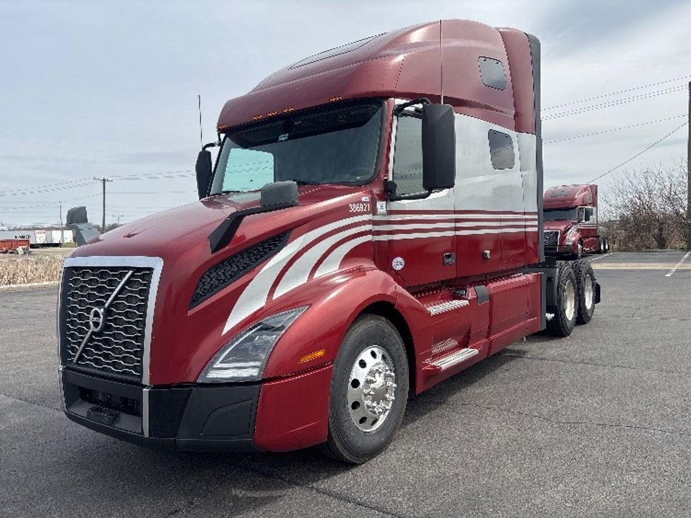 Sleeper Tractor-Heavy Duty Tractors-Volvo-2022-VNL64760-Piqua-OH-449,586\n\t\tmiles-$ 71,500 - Image 3