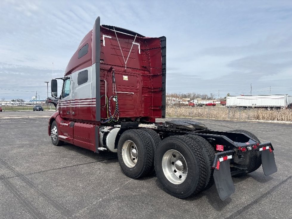 Sleeper Tractor-Heavy Duty Tractors-Volvo-2022-VNL64760-Piqua-OH-449,586\n\t\tmiles-$ 71,500 - Image 5