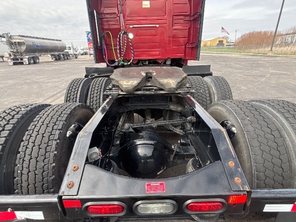 Sleeper Tractor-Heavy Duty Tractors-Volvo-2022-VNL64760-Piqua-OH-449,586\n\t\tmiles-$ 71,500 - Image 6