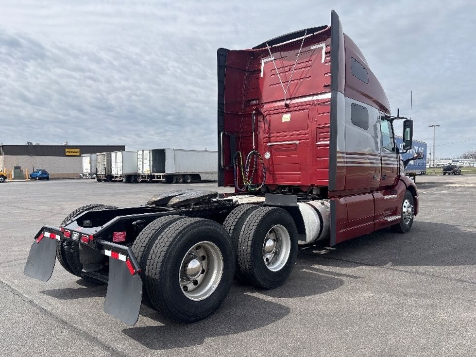 Sleeper Tractor-Heavy Duty Tractors-Volvo-2022-VNL64760-Piqua-OH-449,586\n\t\tmiles-$ 71,500 - Image 7