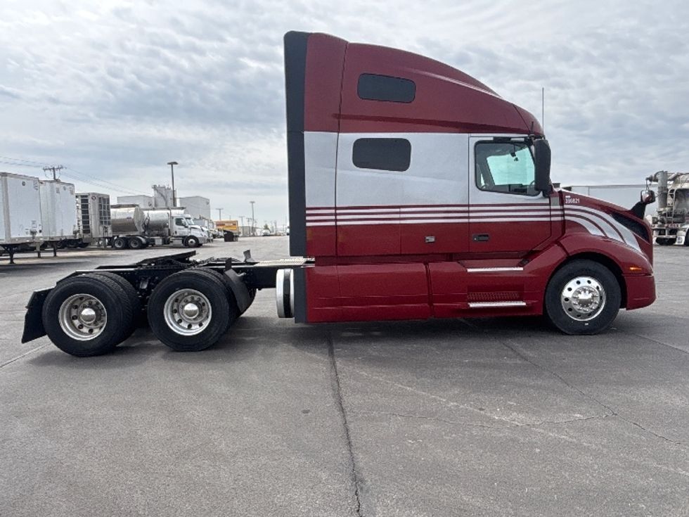 Sleeper Tractor-Heavy Duty Tractors-Volvo-2022-VNL64760-Piqua-OH-449,586\n\t\tmiles-$ 71,500 - Image 8