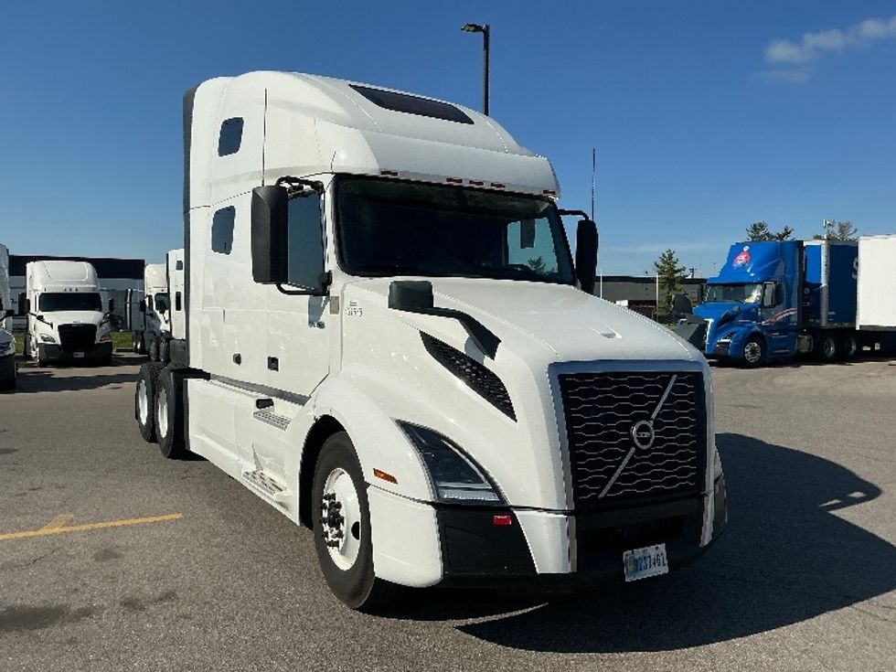 Sleeper Tractor-Heavy Duty Tractors-Volvo-2022-VNL64760-Piqua-OH-559,850\n\t\tmiles-$ 60,500 - Image 1