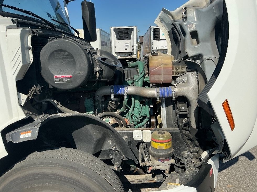 Sleeper Tractor-Heavy Duty Tractors-Volvo-2022-VNL64760-Piqua-OH-559,850\n\t\tmiles-$ 60,500 - Image 19