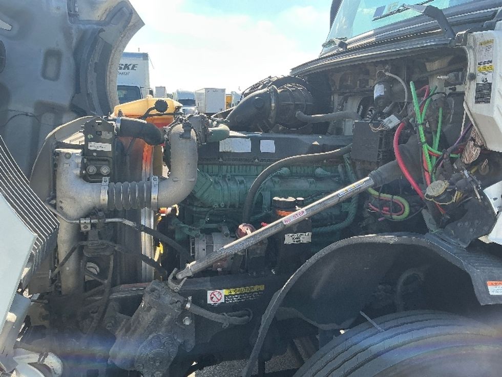 Sleeper Tractor-Heavy Duty Tractors-Volvo-2022-VNL64760-Piqua-OH-559,850\n\t\tmiles-$ 60,500 - Image 20