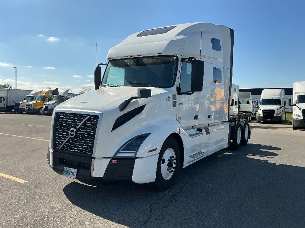 Sleeper Tractor-Heavy Duty Tractors-Volvo-2022-VNL64760-Piqua-OH-559,850\n\t\tmiles-$ 60,500 - Image 3