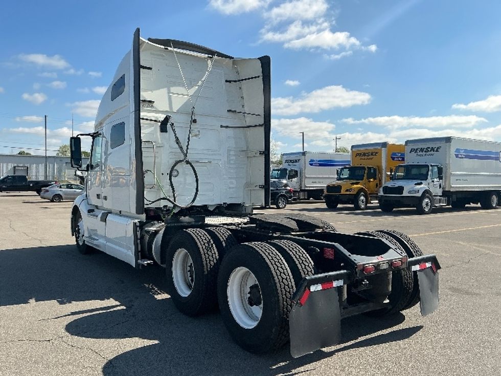 Sleeper Tractor-Heavy Duty Tractors-Volvo-2022-VNL64760-Piqua-OH-559,850\n\t\tmiles-$ 60,500 - Image 5
