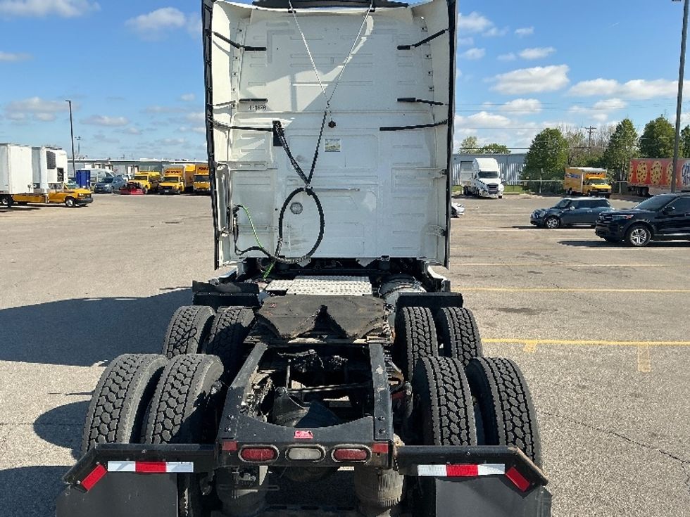 Sleeper Tractor-Heavy Duty Tractors-Volvo-2022-VNL64760-Piqua-OH-559,850\n\t\tmiles-$ 60,500 - Image 6