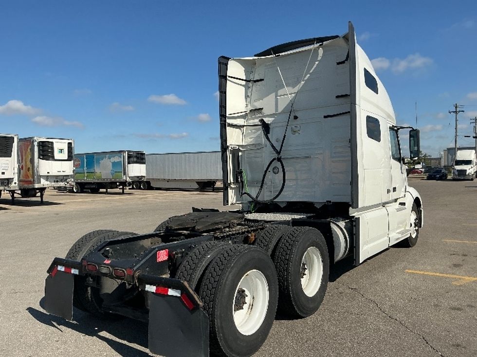 Sleeper Tractor-Heavy Duty Tractors-Volvo-2022-VNL64760-Piqua-OH-559,850\n\t\tmiles-$ 60,500 - Image 7