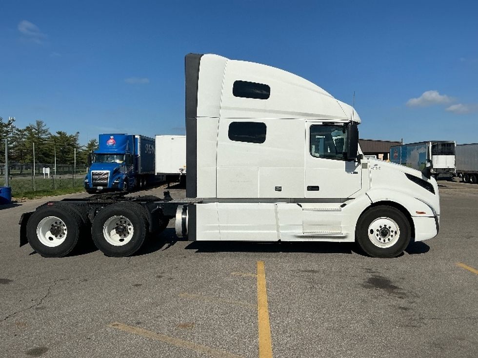 Sleeper Tractor-Heavy Duty Tractors-Volvo-2022-VNL64760-Piqua-OH-559,850\n\t\tmiles-$ 60,500 - Image 8