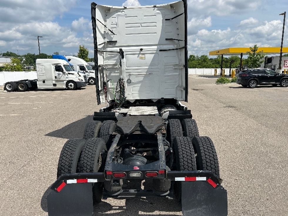 Sleeper Tractor-Heavy Duty Tractors-Volvo-2022-VNL64760-Pittsburgh-PA-479,910\n\t\tmiles-$ 74,000 - Image 6
