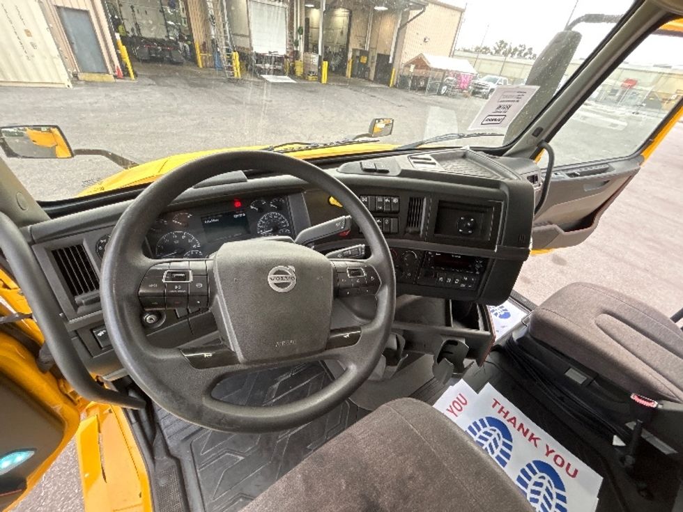 Sleeper Tractor-Heavy Duty Tractors-Volvo-2022-VNL64760-Plant City-FL-530,132\n\t\tmiles-$ 65,750 - Image 10