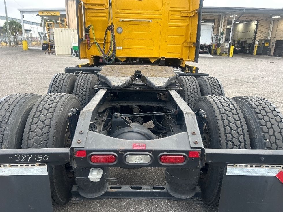 Sleeper Tractor-Heavy Duty Tractors-Volvo-2022-VNL64760-Plant City-FL-530,132\n\t\tmiles-$ 65,750 - Image 6