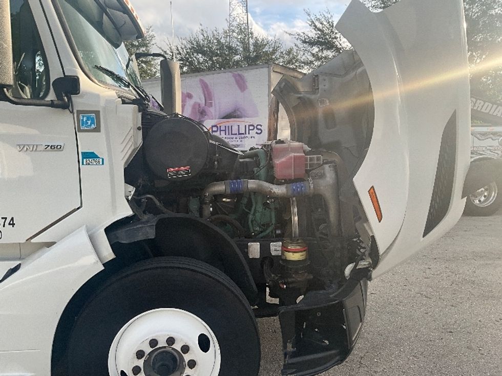 Sleeper Tractor-Heavy Duty Tractors-Volvo-2022-VNL64760-Plant City-FL-607,241\n\t\tmiles-$ 59,500 - Image 20