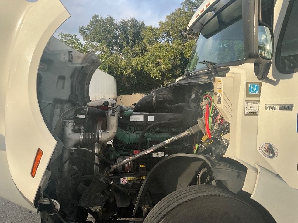 Sleeper Tractor-Heavy Duty Tractors-Volvo-2022-VNL64760-Plant City-FL-607,241\n\t\tmiles-$ 59,500 - Image 21